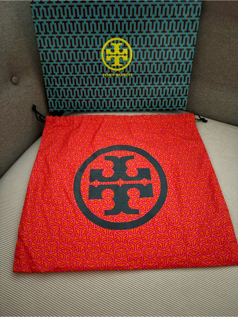 Tory Burch Reva Leather Clutch with TB Logo Medallion - Picture 6 of 7